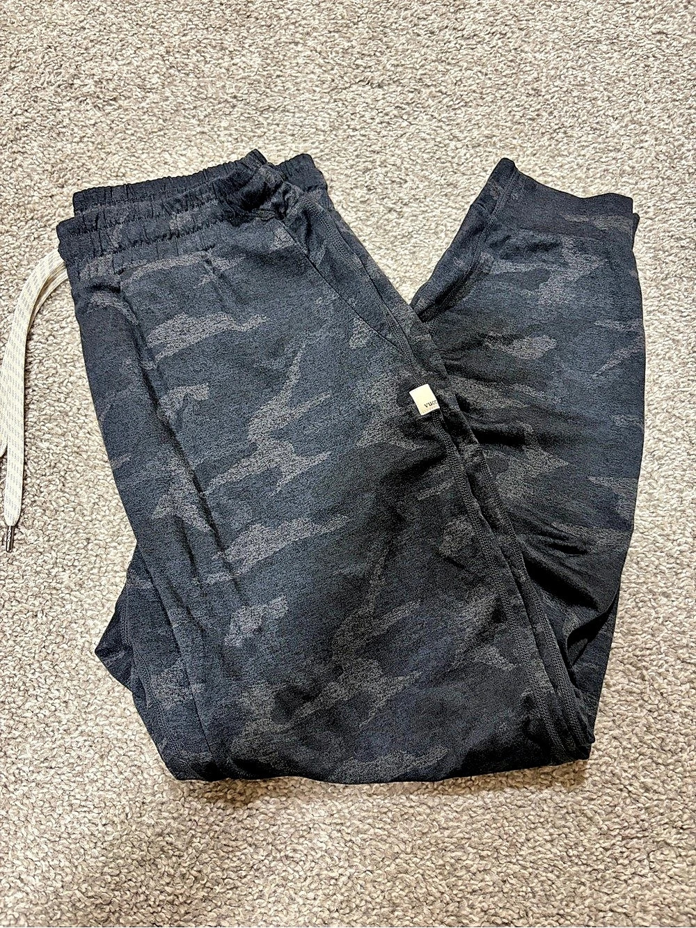 vuori Performance Jogger Camo Joggers Black & Gray Medium